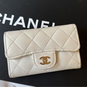 HOLD Authentic Chanel white caviar leather wallet card holder purchased in 2022